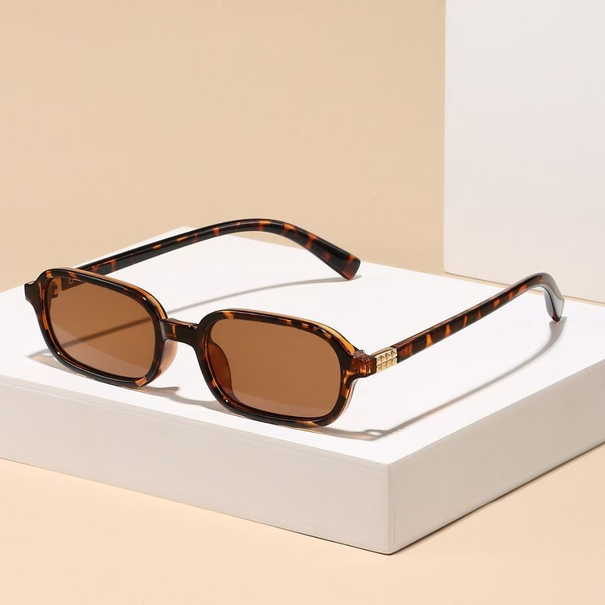 Street Fashion Photography - Nowe małe kwadratowe okulary przeciwsłoneczne damskie,