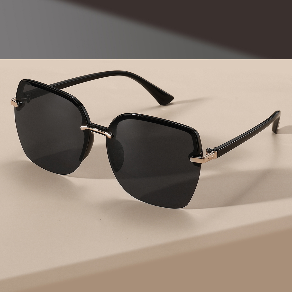Street Fashion Photography - Okulary w stylu retro, minimalistyczne, z