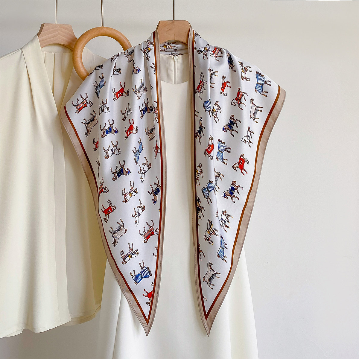 Modna satynowa trójkątna chust – Bandana Multi Way recenzja i cena