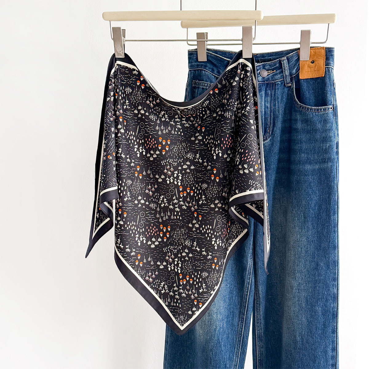 Stylowy trójkątny szal do tali – Bandana Multi Way recenzja i cena